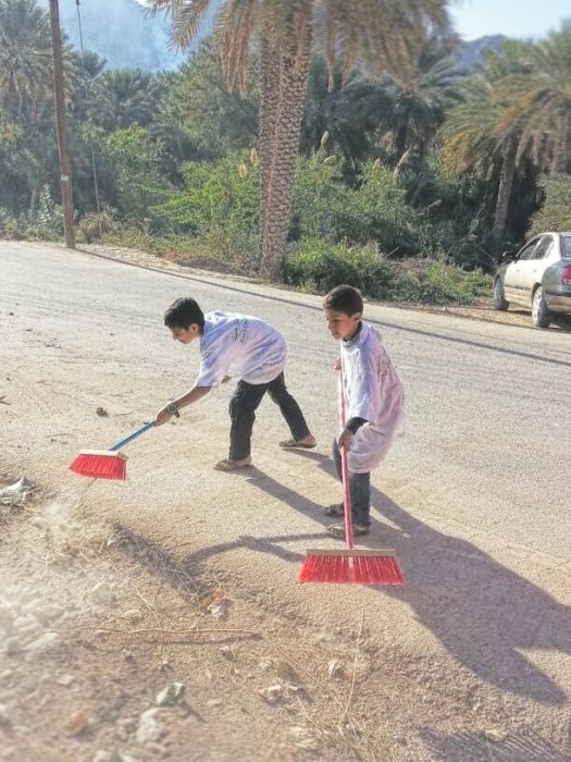 معسكر لتنظيف شوارع بلدة العارض بولاية الحمراء بتاريخ 3-1-2015م