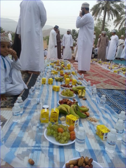 إفطار جماعي في جامع أبي سعيد الكدمي ببلدة العارض في ٩ رمضان ١٤٣٦هـ الموافق له ٢٦-٦-٢٠١٥م