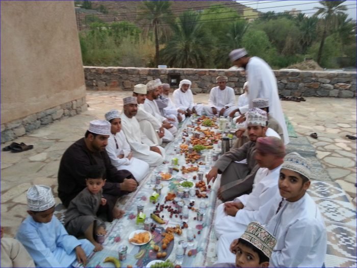إفطار جماعي في جامع أبي سعيد الكدمي ببلدة العارض في ٢٩ رمضان ١٤٣٦هـ الموافق له ١٦-٧-٢٠١٥م